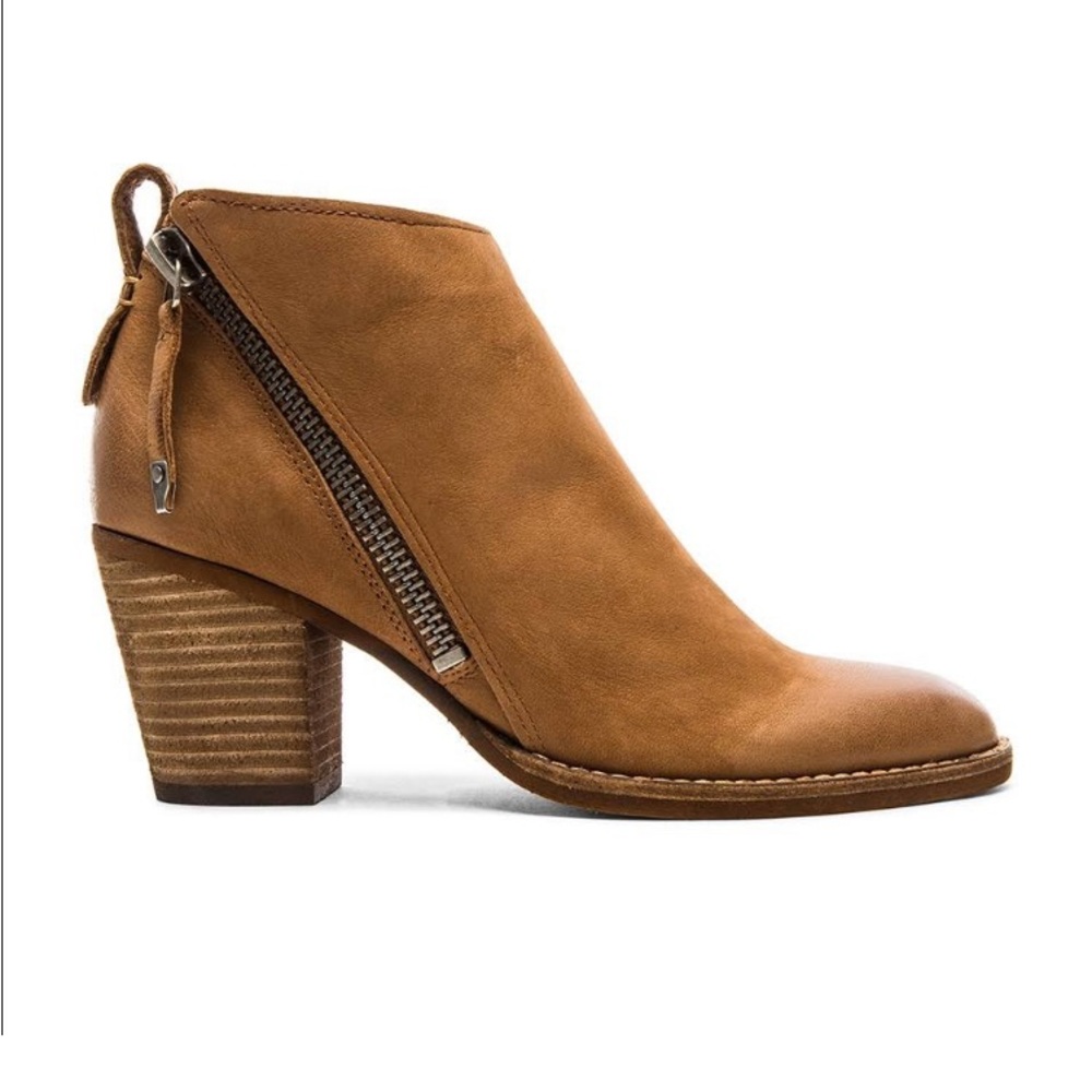 Dolce Vita Jaeger Booties in Brown Nubuck Leather, Western, Boho, size 6
